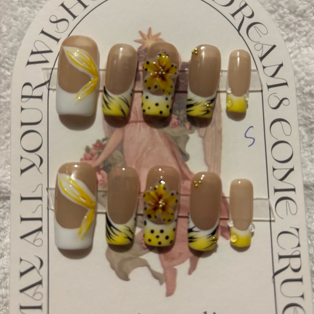 Stylish Yellow and White Nail Art Set
